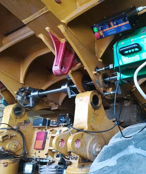 Mobiles Bohrwerk: Reparatur an einer Maschine